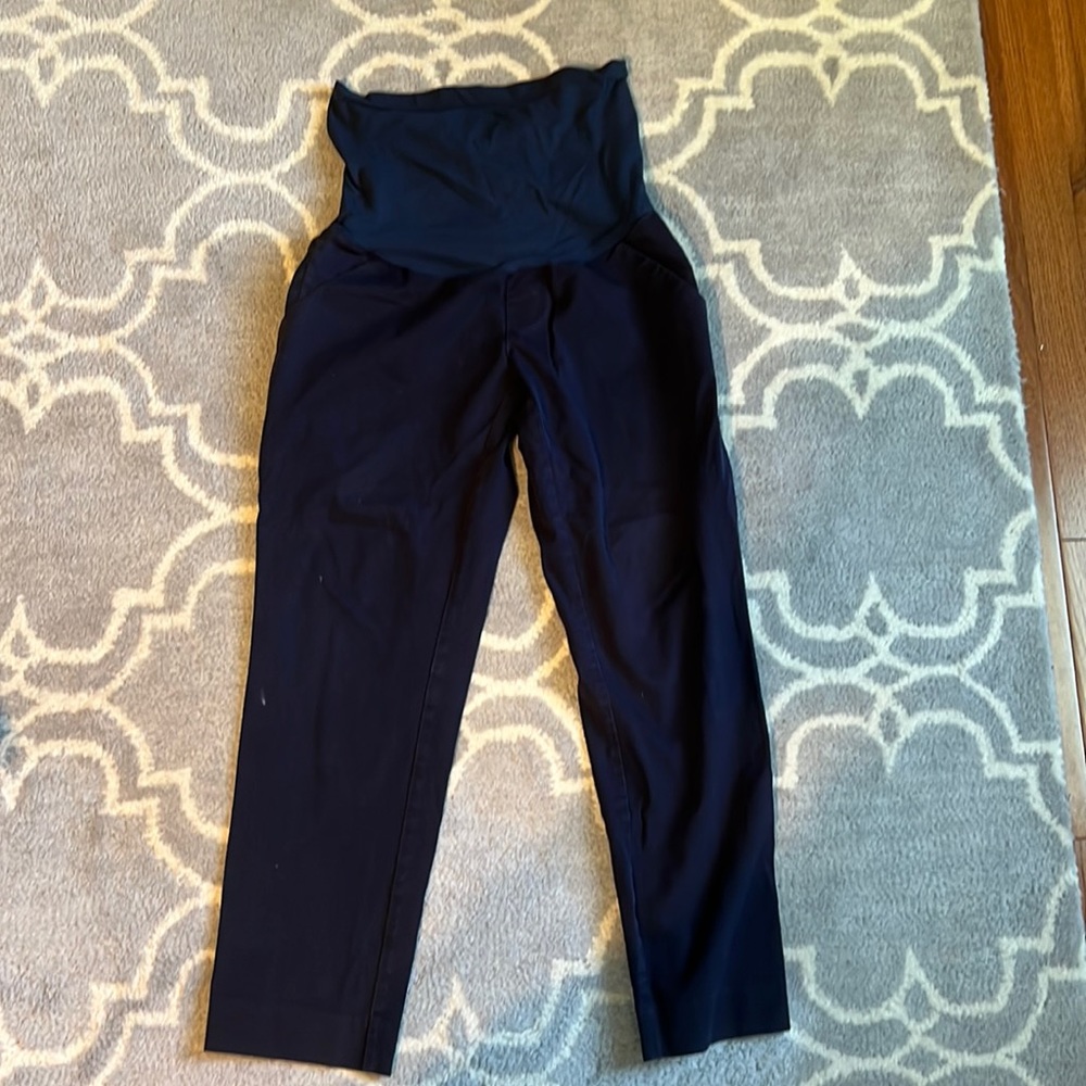 Maternity! Dark navy blue capri pant with pockets